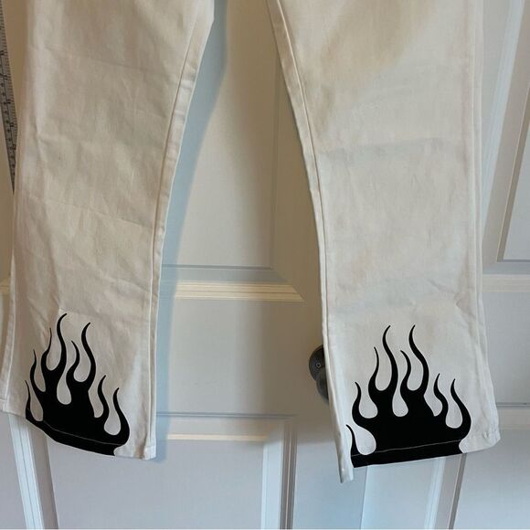Colorful Natalie White Flare Jeans Size Small 24 Black Flame Print 100% Cotton - Picture 4 of 11